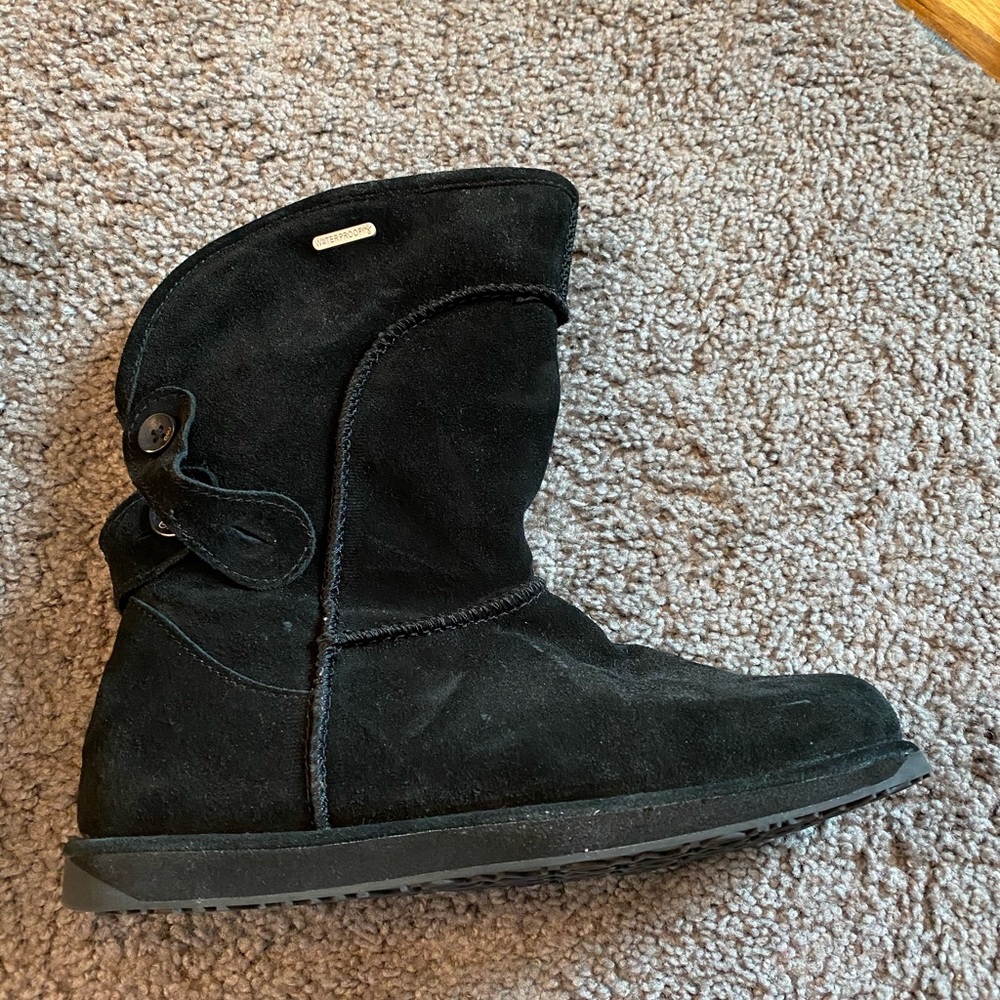 WATERPROOF EMU BLACK FUZZY BOOTS SIZE 9